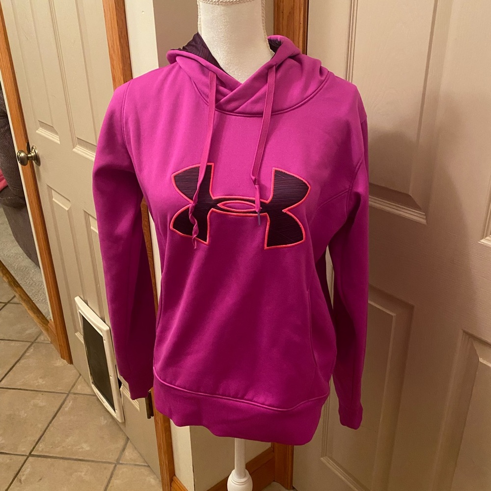 Women’s size M Under Armour sweatshirt